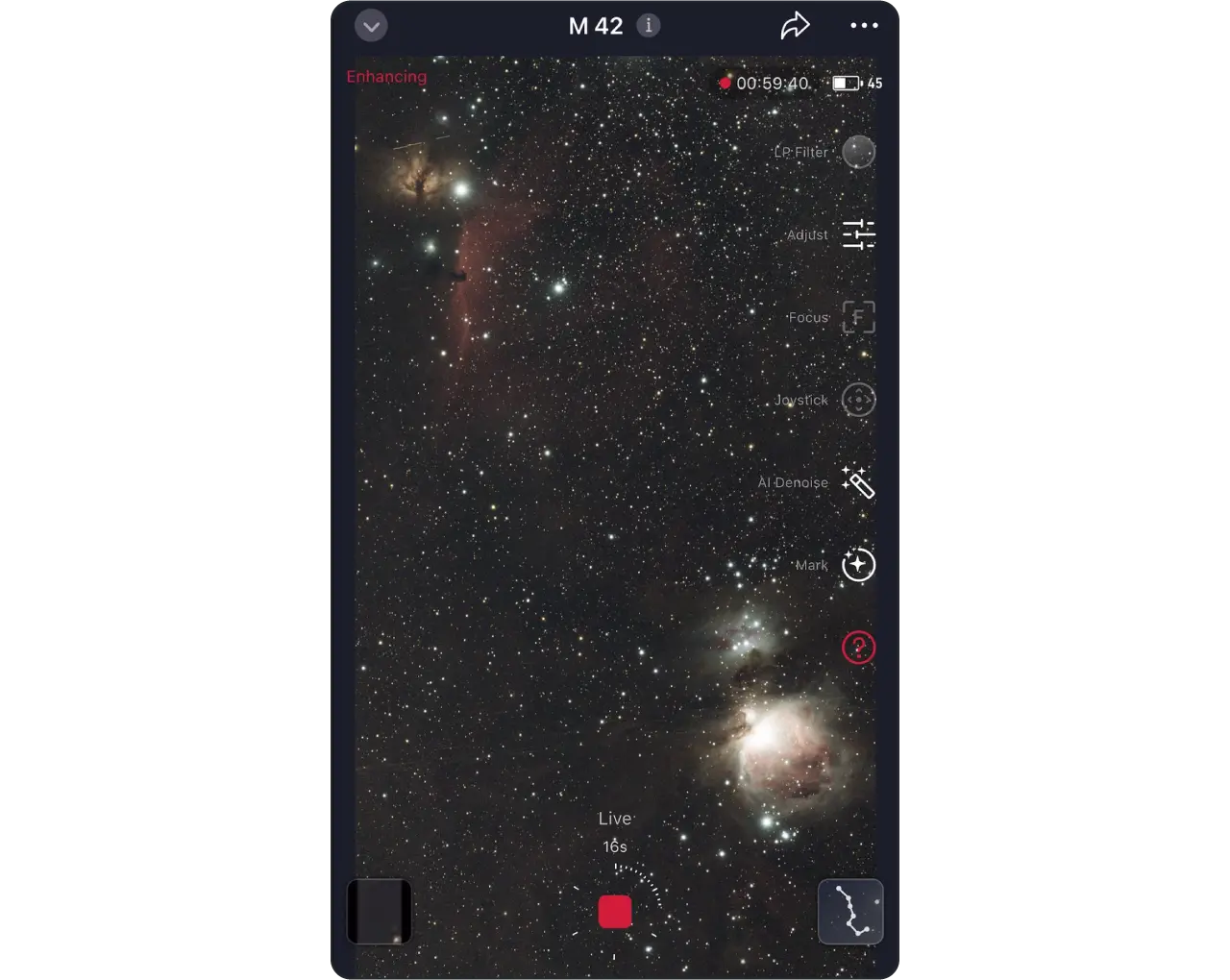 アプリの撮影画面。M42オリオン大星雲を表示し、ワンタップでノイズを低減するAI Denoiseなどの調整メニューが並んでいる
